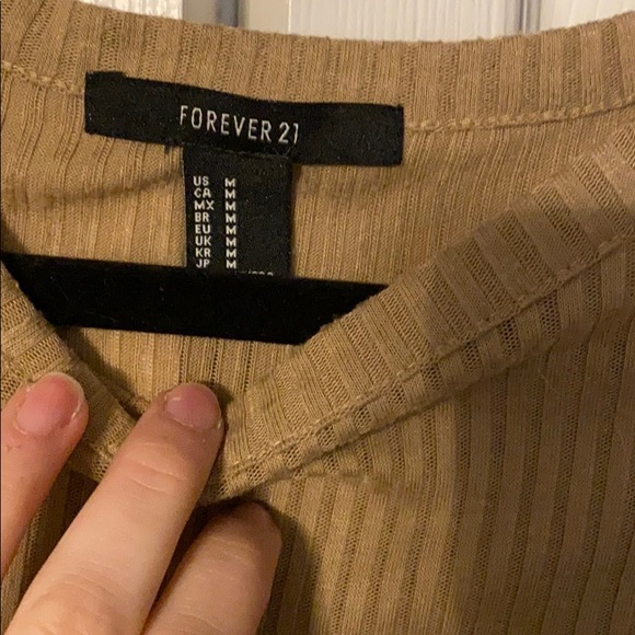 Forever 21 beige cropped top - Picture 2 of 3